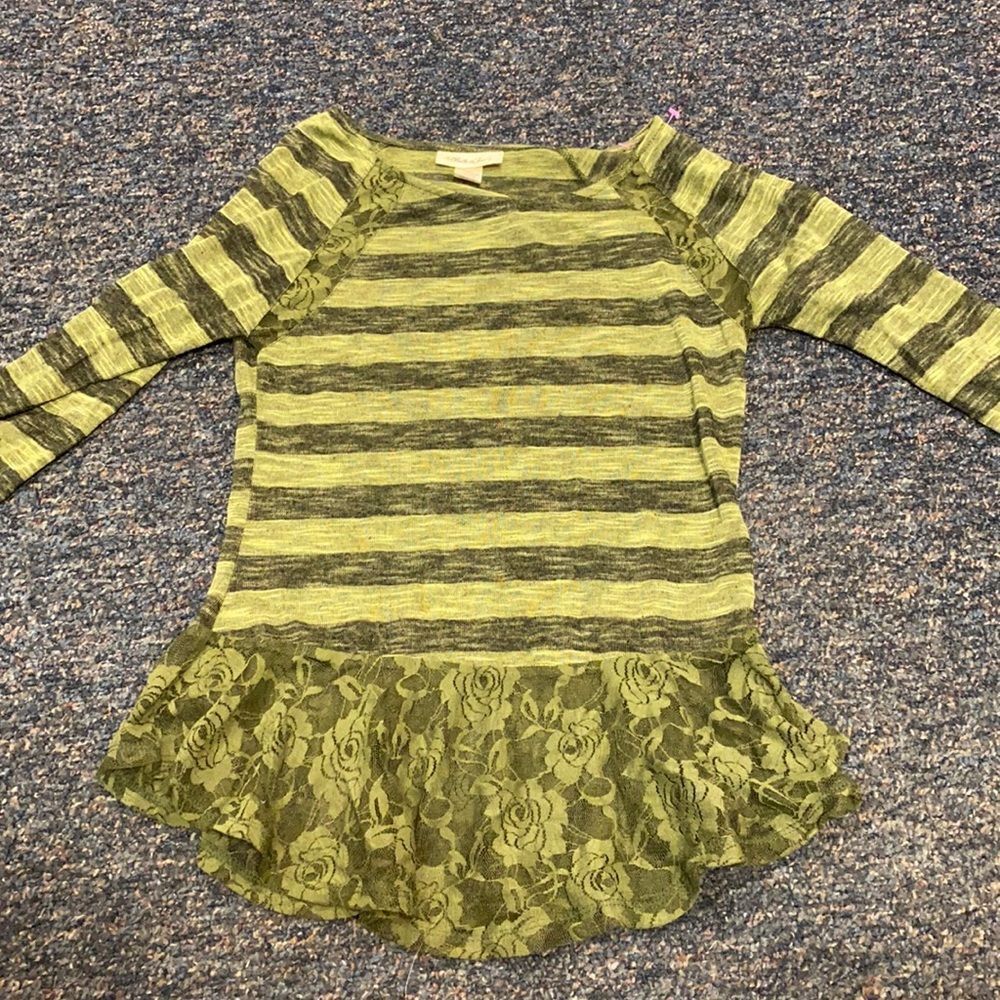 Belle du Jour Green Stripped lace top sz. M